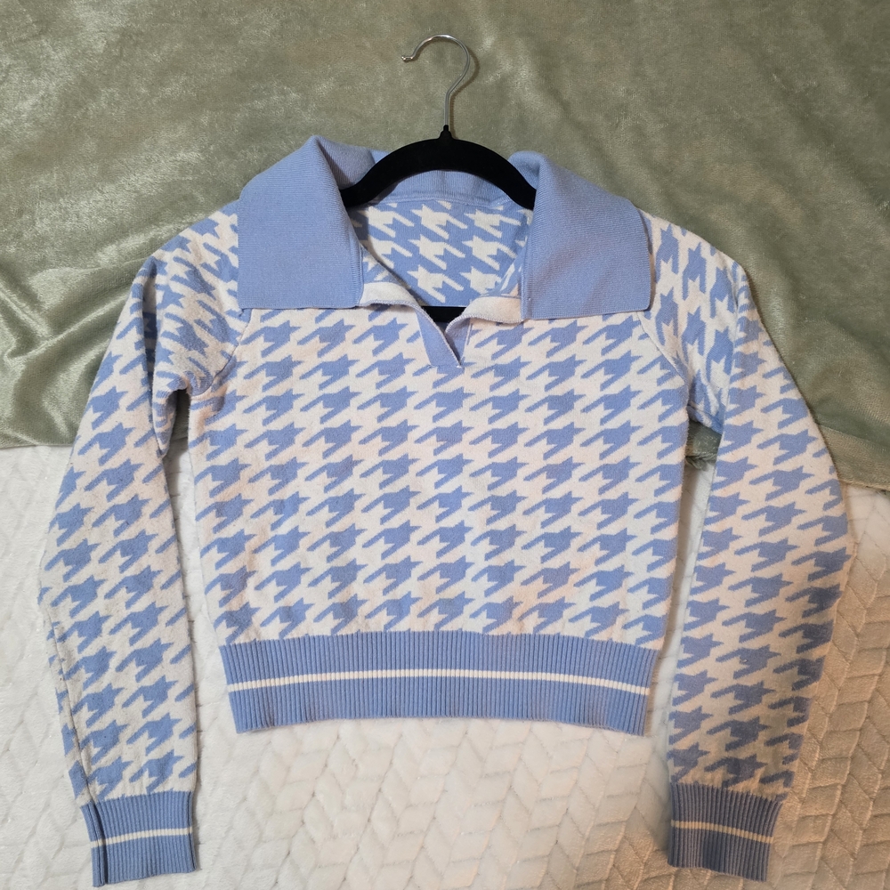 Cozy Blue and White Houndstooth V-Neck Croppee Sweater | Soft Material